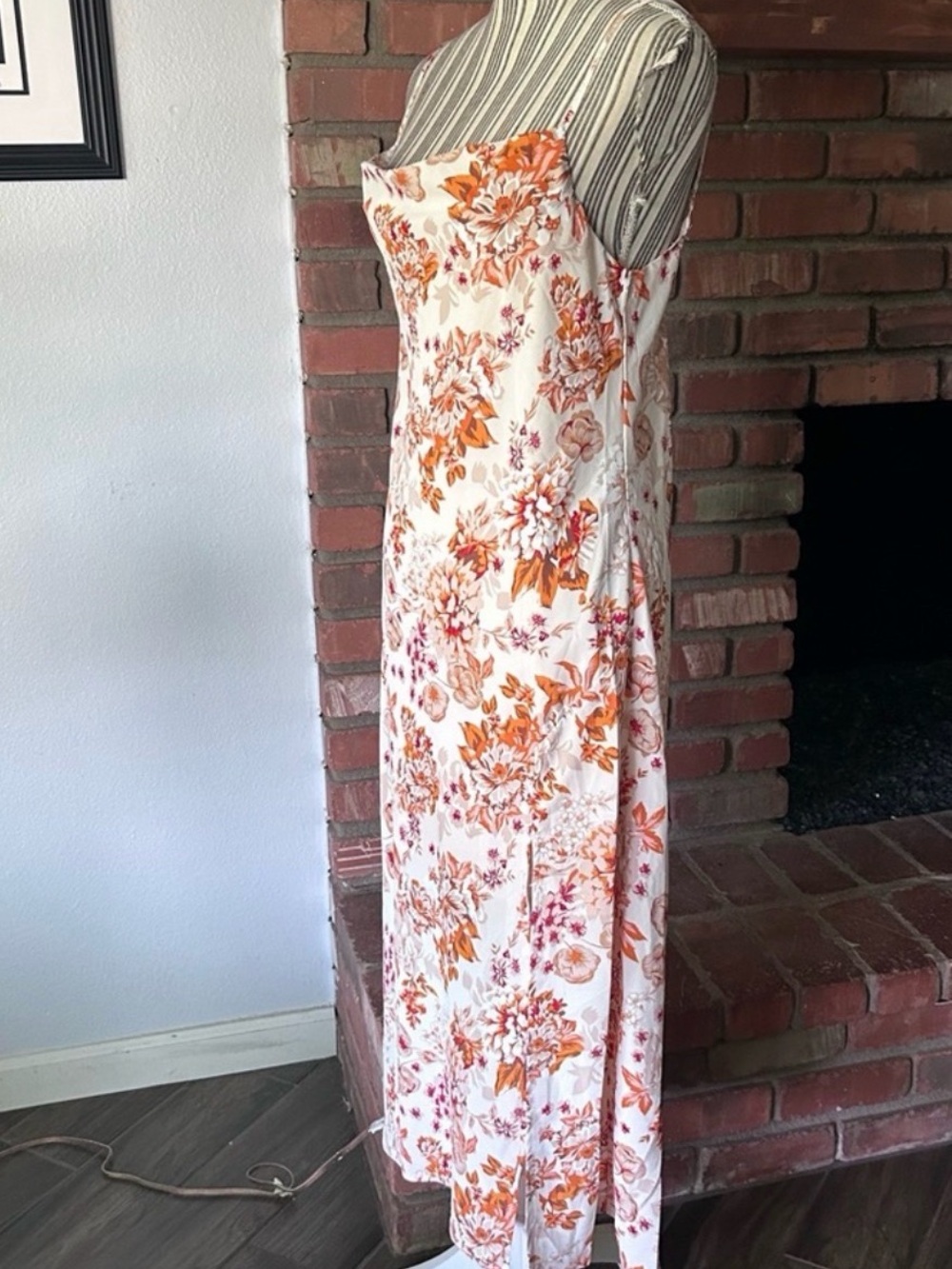 Petal + Pup Yelena Floral Midi Dress in Red Sz 8 - Picture 4 of 4